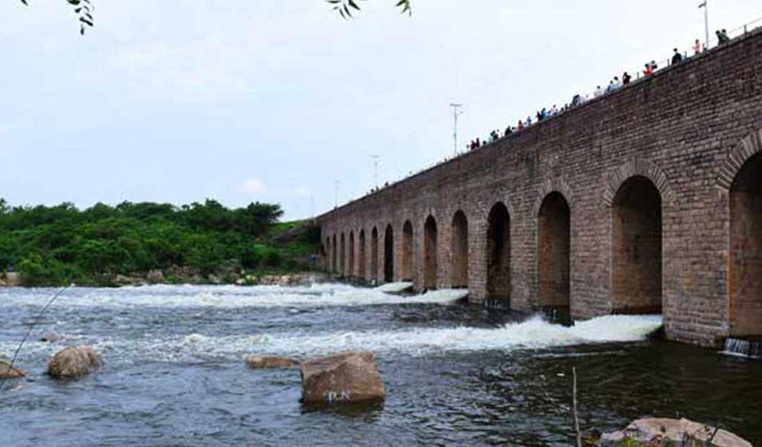 హిమాయత్‌సాగర్ 17,500 క్యూసెక్‌లతో ప్రవాహంలో అరుదైన పెరుగుదలను నమోదు చేసినట్లు రెండవ వరద హెచ్చరిక ప్రకటించింది
