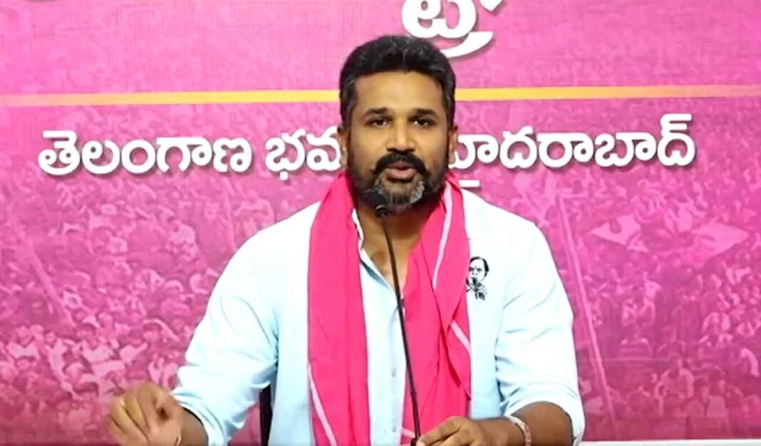 తెలంగాణలో ‘ఫ్యామిలీ రాజ్’ ను నడుపుతున్నట్లు రెవాంత్ రెడ్డిపై బిఆర్ఎస్ ఆరోపించింది
– PARAHUSHAR NEWS