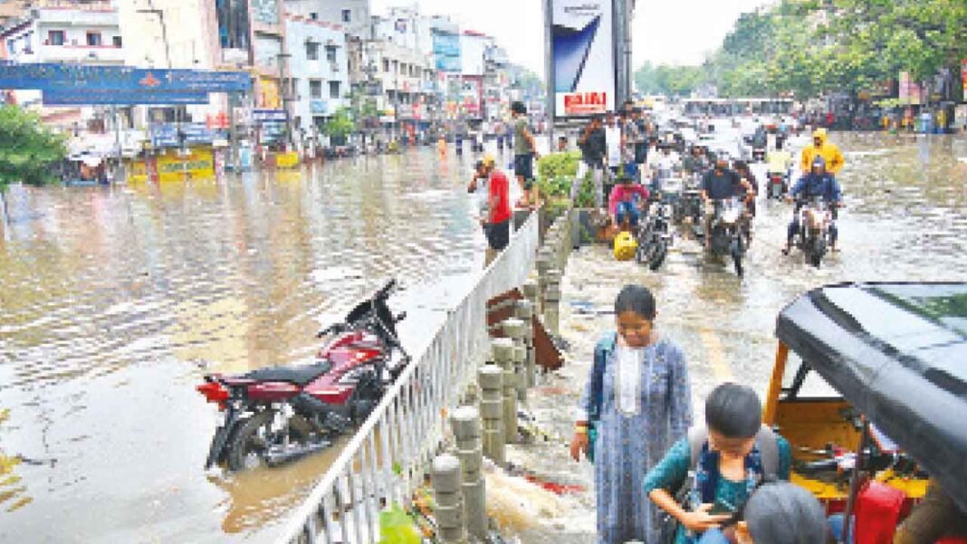 ఆక్రమణలు నలాస్ ఉక్కిరిబిక్కిరి కావడంతో నివాసితులు వరద బాధల క్రింద తిరుగుతారు
– PARAHUSHAR NEWS