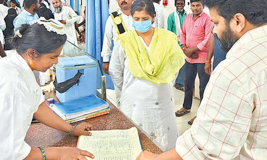 కలెక్టర్ ప్రభుత్వ జనరల్ ఆసుపత్రిని తనిఖీ చేస్తాడు
– PARAHUSHAR NEWS