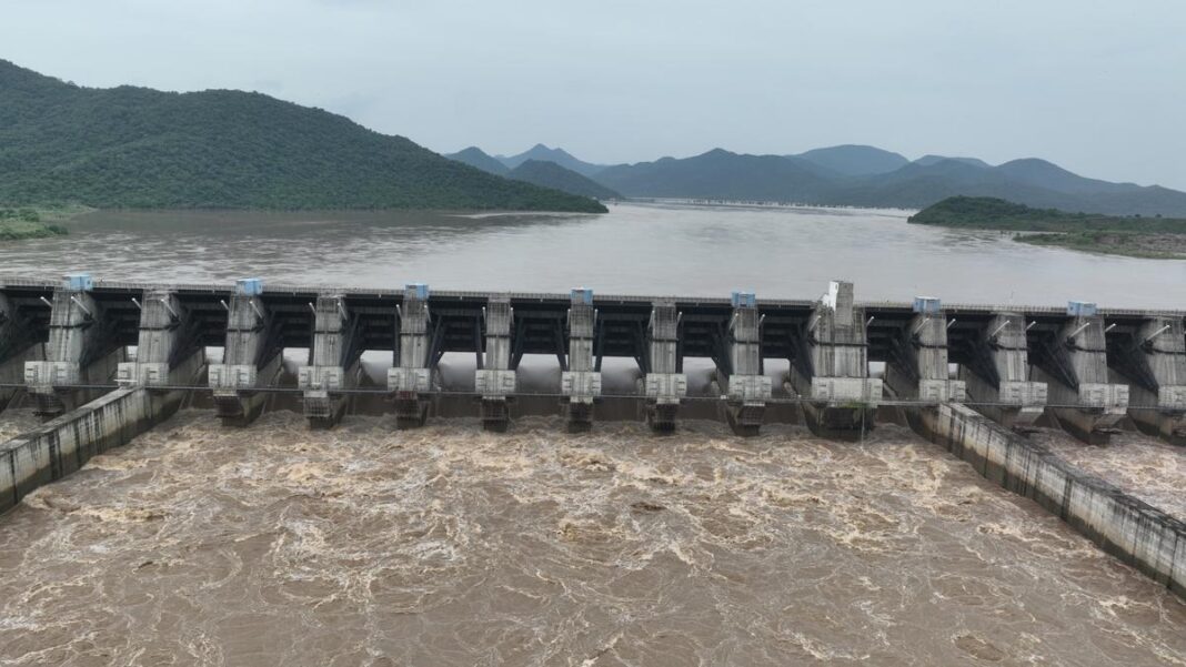 పోలావరం ప్రాజెక్ట్ పెరుగుతున్నప్పుడు వరద స్థాయి, దిగువన ఉన్న ప్రజలు అప్రమత్తంగా ఉండాలని కోరారు
– PARAHUSHAR NEWS