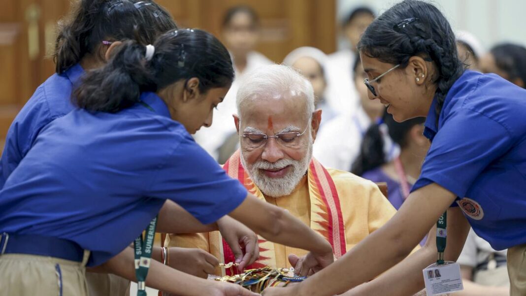 ప్రధాని మోడీ రాక్ష బంధన్‌ను విద్యార్థులు, బ్రహ్మ కుమారి సభ్యులు మరియు ఇతరులతో జరుపుకుంటారు
