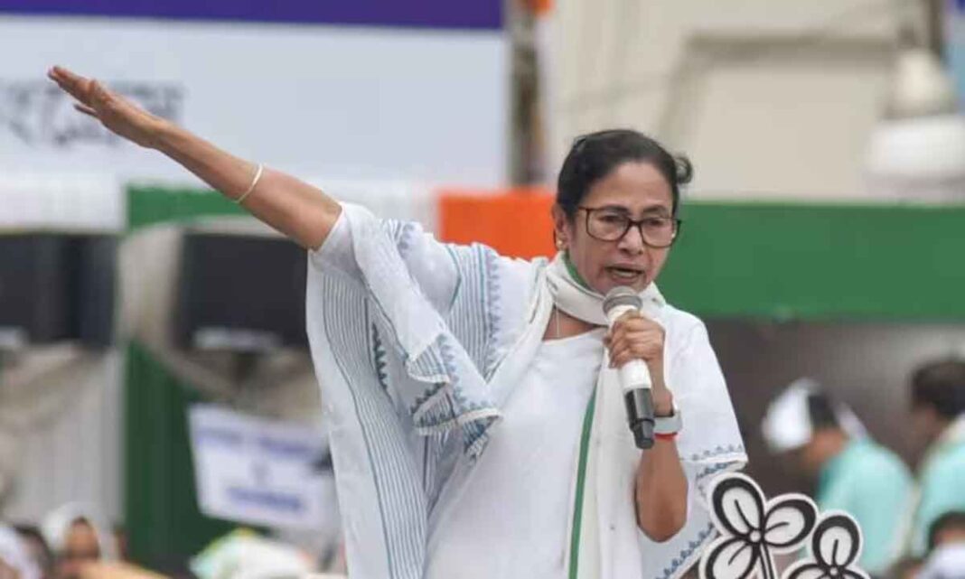 బెంగాలీని 'బంగ్లాదేశ్ భాష' అని సూచించినందుకు బెంగాల్ సిఎం మమతా బెనర్జీ Delhi ిల్లీ పోలీసులను స్లామ్ చేశాడు
