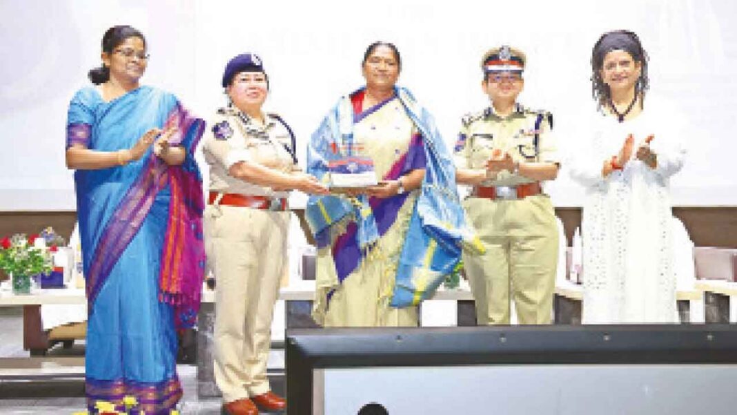 మొదటి రాష్ట్ర స్థాయి మహిళా పోలీసు అధికారుల సమావేశం జరిగింది
– PARAHUSHAR NEWS