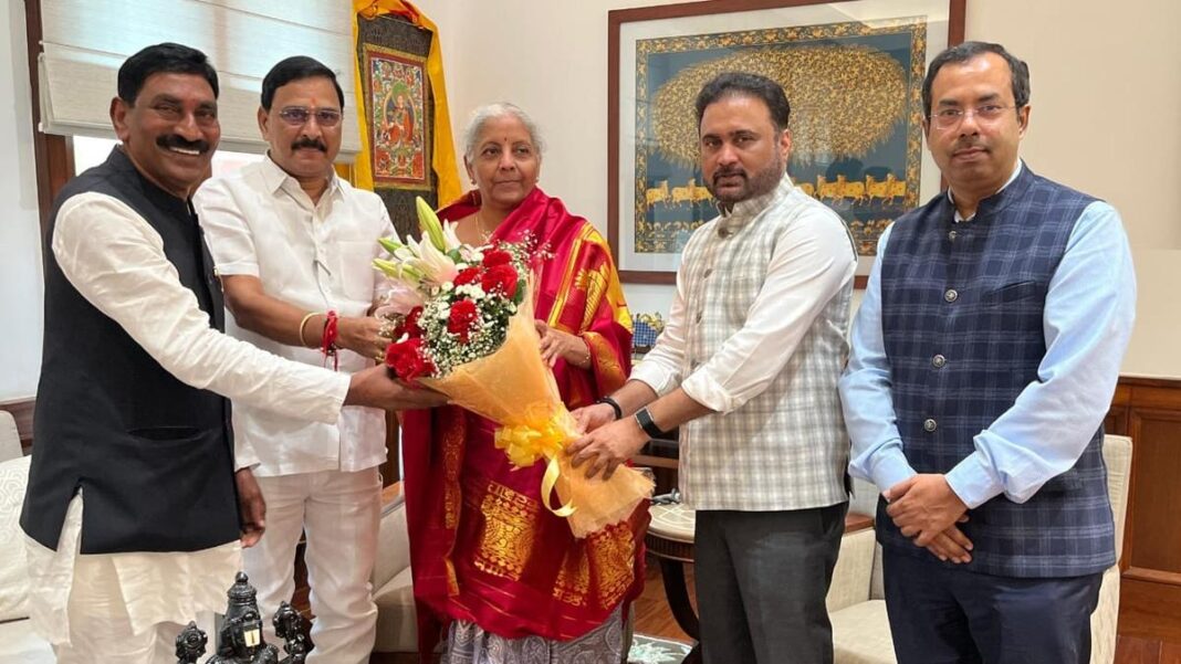 యుఎస్ సుంకాలు సీఫుడ్ పరిశ్రమను గట్టిగా కొట్టడంతో AP ఎగుమతిదారులు సెంటర్ జోక్యాన్ని కోరుకుంటారు
– PARAHUSHAR NEWS