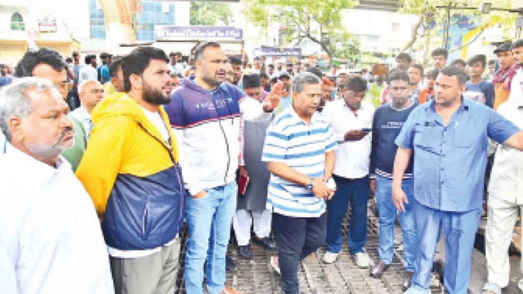 వరద తరువాత, GHMC చీఫ్ నీటితో నిండిన మండలాలను తనిఖీ చేస్తుంది
– PARAHUSHAR NEWS
