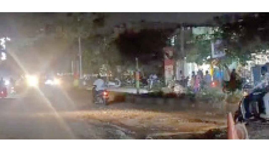 వీధిలైట్లు విఫలమైనందున గాడ్వాల్ నివాసితులు చీకటిలో ఉన్నారు
– PARAHUSHAR NEWS