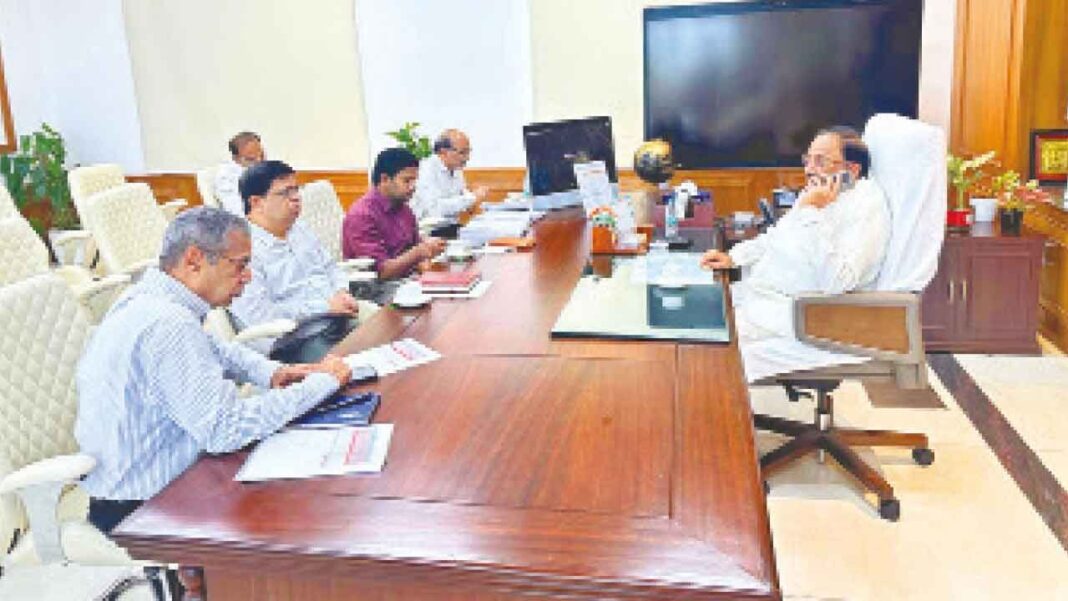 వ్యవసాయ యంత్రాలపై జీఎస్టీ మినహాయింపు, యూరియా సరఫరా సవాళ్లను సమీక్షిస్తుంది
