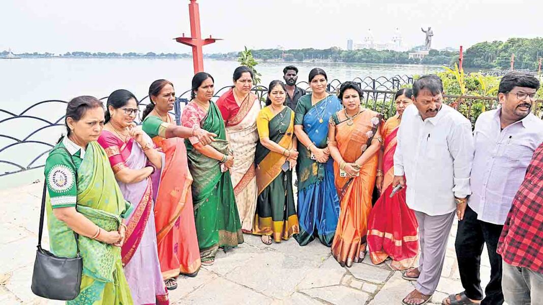 బీఆర్‌ఎస్‌ ఆధ్వర్యంలో బతుకమ్మ వేడుకలు.. 24న పీపుల్స్‌ ప్లాజాలో నిర్వహణ