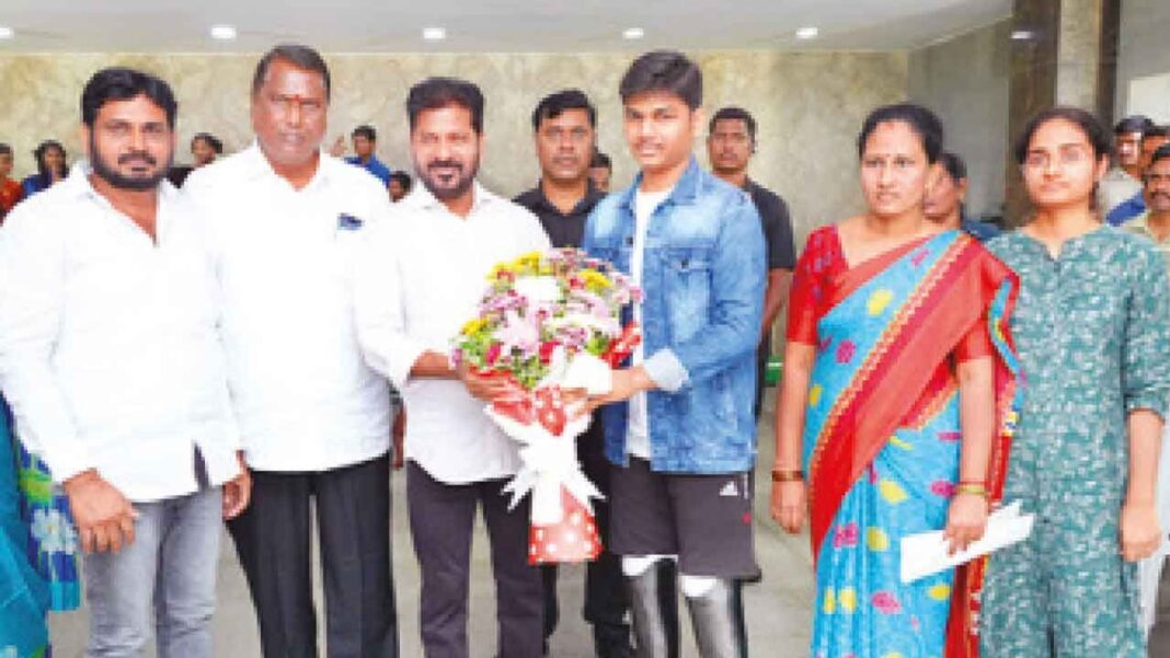 CM ప్రమాద బాధితుడికి కొత్త జీవితాన్ని లీజుకు ఇస్తుంది
– PARAHUSHAR NEWS