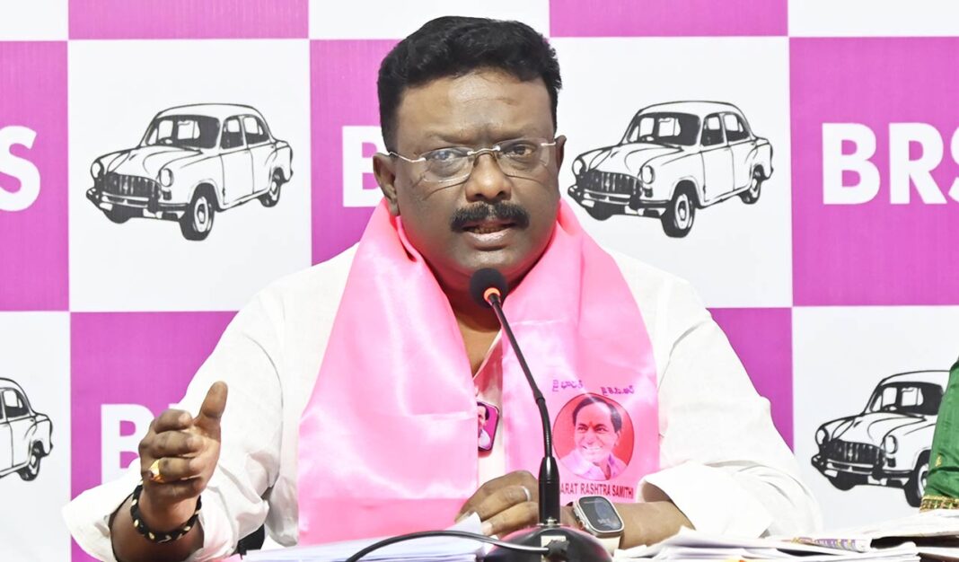 గ్రూప్ -1 నిరసనకారులపై పోలీసు కేసులపై BRS MLC DASOJU కాంగ్రెస్ ప్రభుత్వాన్ని స్లామ్ చేస్తుంది, న్యాయ దర్యాప్తును కోరుతుంది
– PARAHUSHAR NEWS