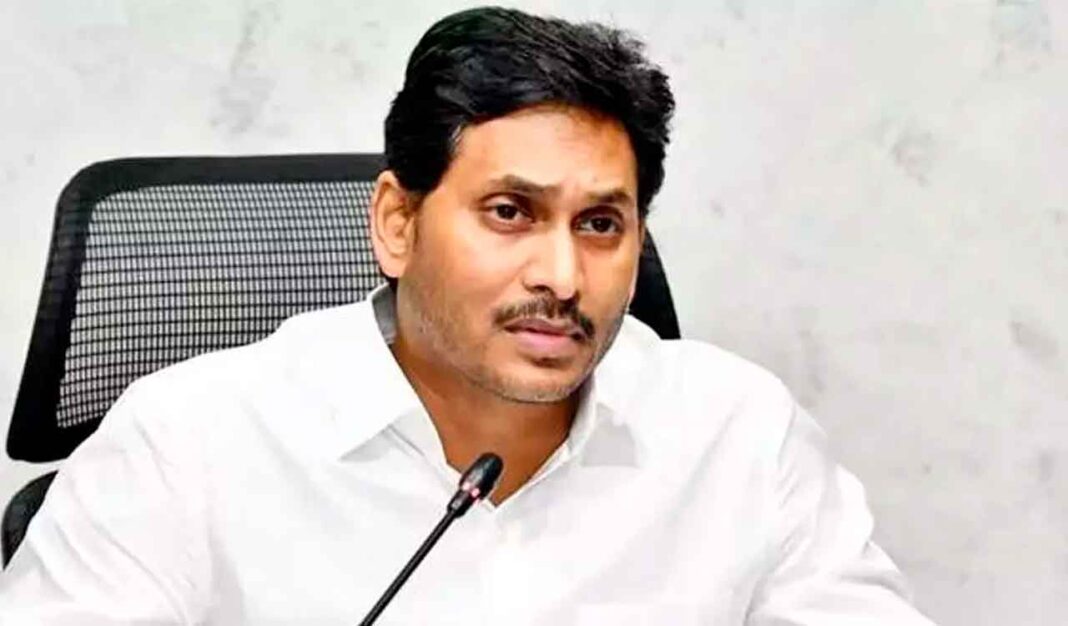 NDA VP నామినీకి మద్దతు ఇచ్చినందుకు కాంగ్రెస్ జగన్ రెడ్డిని స్లామ్ చేస్తుంది, దీనిని సిబిఐ కేసులకు భయపడి 'ద్రోహం' అని పిలుస్తారు
