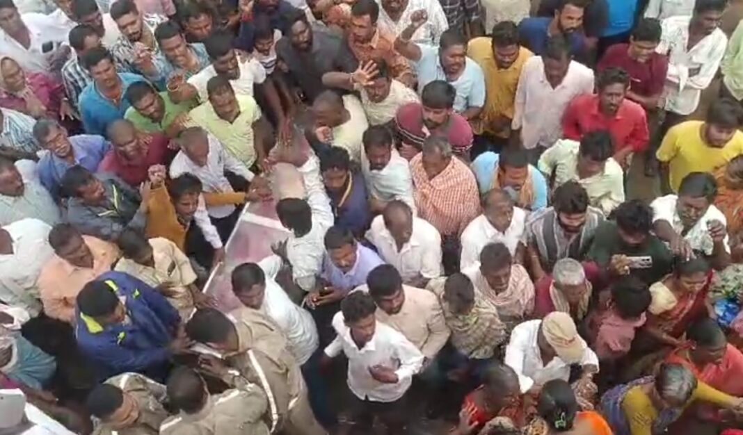 వాచ్: సిద్దెట్లో భూ వివాదంపై రైతు మరణం నిరసన
– PARAHUSHAR NEWS