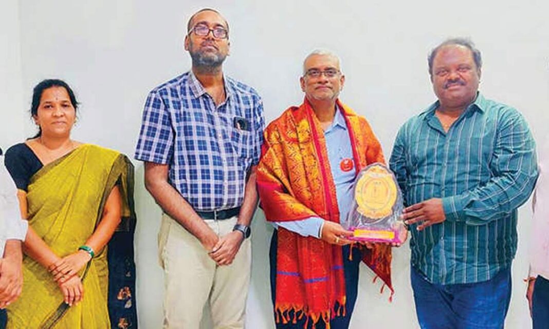 SBIT ఫ్రెషర్స్ కోసం లింక్డ్ఇన్ అవేర్‌నెస్ ప్రోగ్‌ను హోస్ట్ చేస్తుంది
