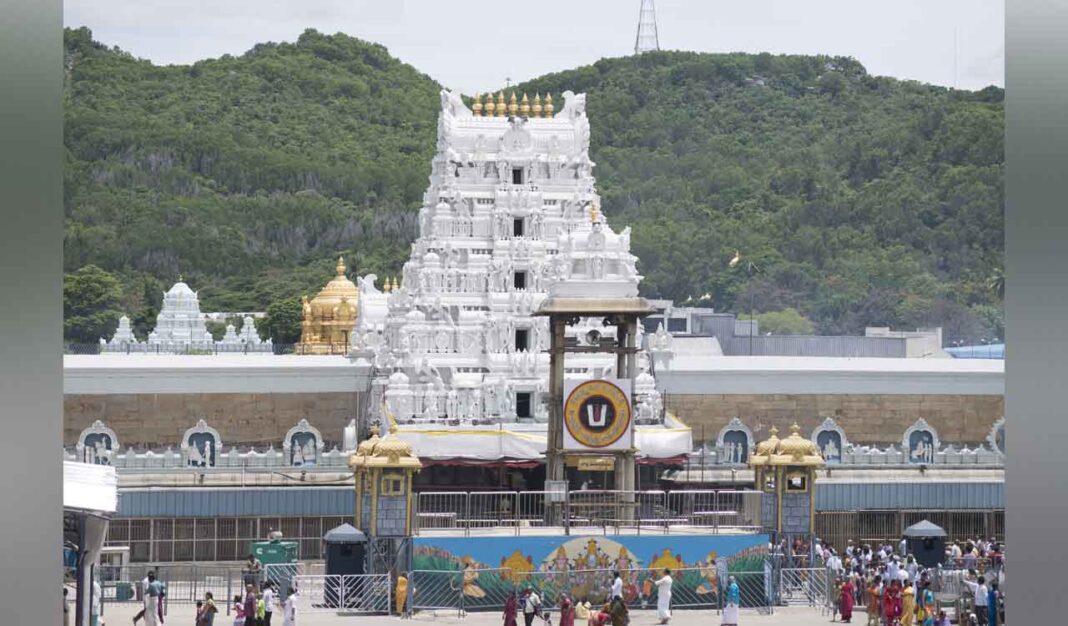 చంద్ర గ్రహణం శుద్దీకరణ ఆచారాల తరువాత తెలుగు యొక్క దేవాలయాలు తిరిగి తెరవబడ్డాయి
– PARAHUSHAR NEWS