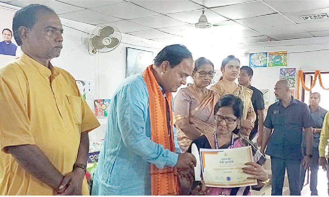 ఉపాధ్యాయులు రోల్ మోడల్స్ అవ్వాలి: పాట్రా
