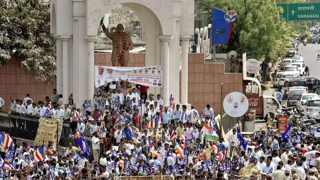 కుల-ఆధారిత ర్యాలీలపై నిషేధాన్ని నిషేధించే కమ్యూనిటీ గ్రూపులు చెబుతున్నాయి.
– PARAHUSHAR NEWS