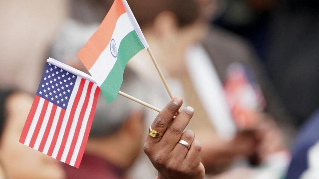 'క్లాగ్ ది టాయిలెట్' ట్రోల్స్ ఇండియన్ వీసా హోల్డర్లను మాకు పరుగెత్తుతున్నాయి
