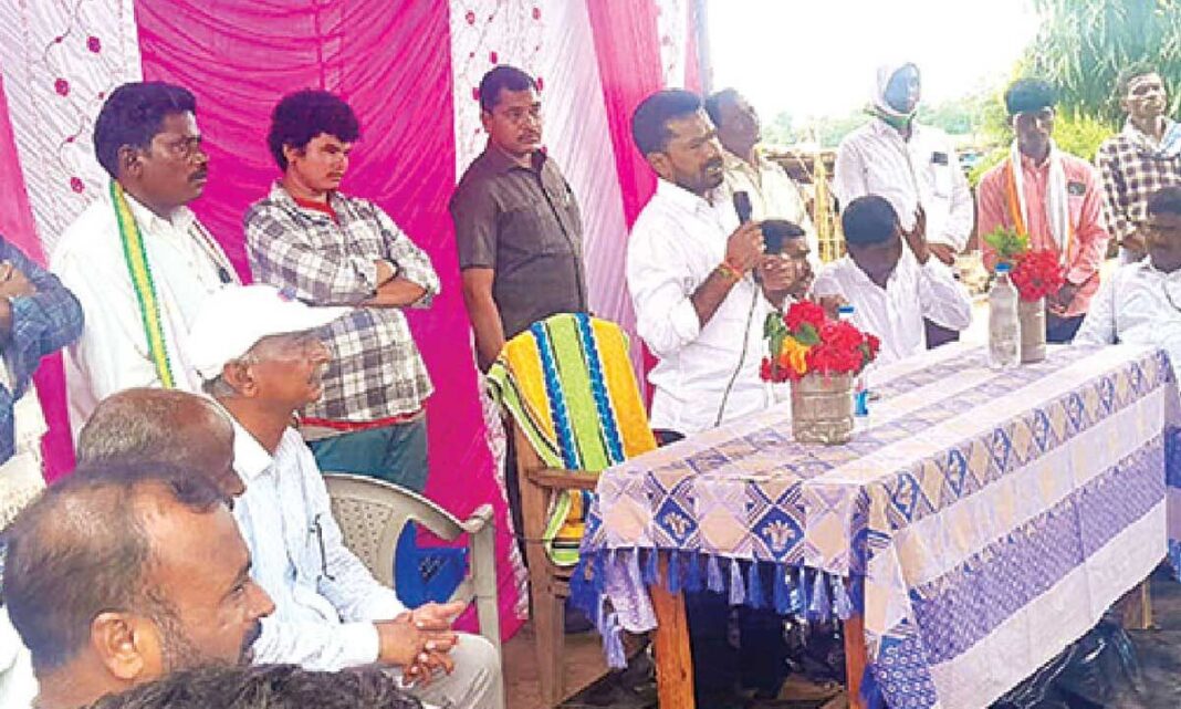 గిరిజన కుగ్రామంలో ఇందిరామ్మ గృహాల కోసం సంచలనాత్మక కార్యక్రమం

