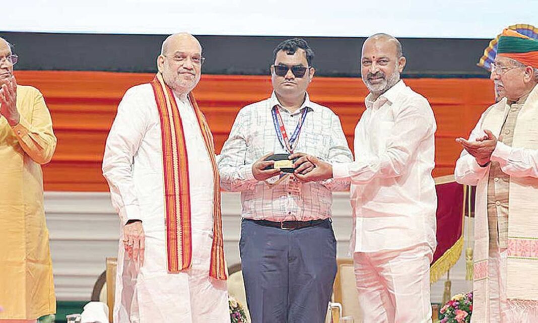 జాతీయ ఐక్యత మరియు పాలనలో హిందీ పాత్రను బండి సంజయ్ హైలైట్ చేశాడు
– PARAHUSHAR NEWS