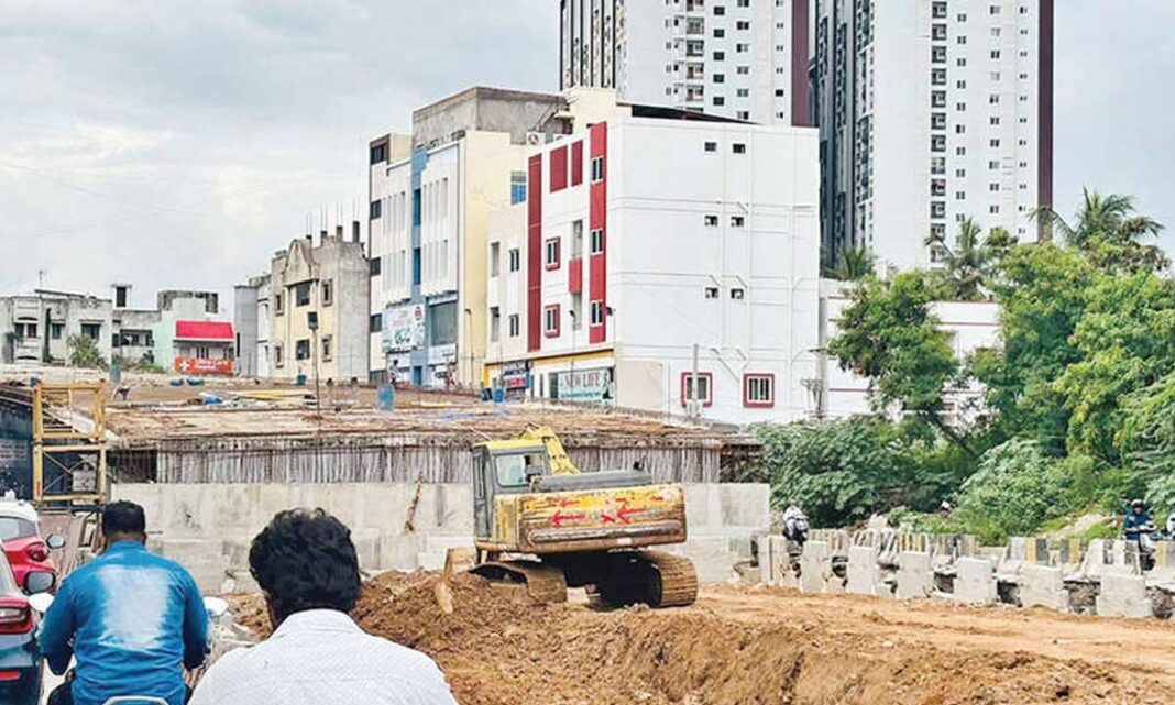 నిర్మాణంలో ఉన్న రోడ్లు ఇర్క్ ప్రయాణికులు
