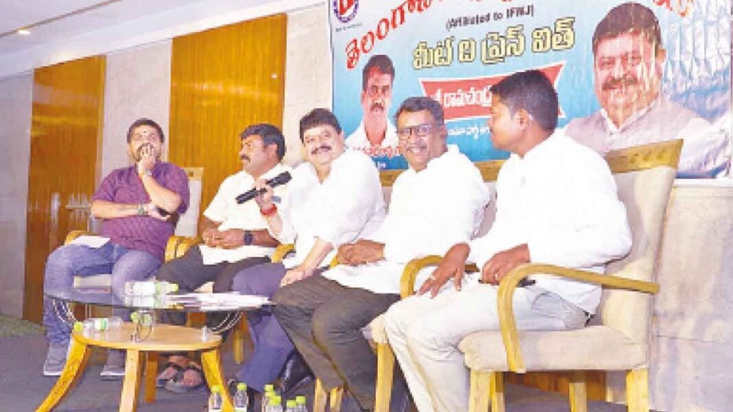 బిజెపి చీఫ్ ఎన్ఆర్ఆర్ కాంగ్ గవర్నెన్స్ & డబుల్ స్టాండర్డ్స్ వద్ద కొట్టబడింది
– PARAHUSHAR NEWS