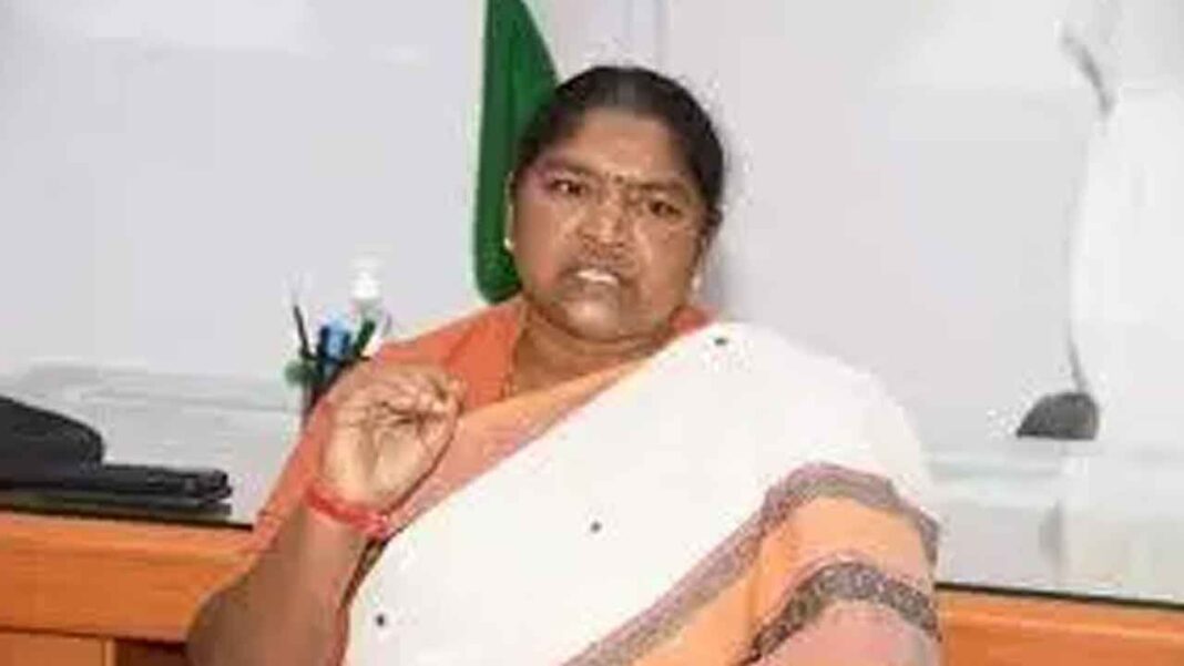 మహిళలను శక్తివంతం చేయడమే కాంగ్రెస్ ప్రభుత్వం లక్ష్యంగా ఉందని మంత్రి సీతక్కా చెప్పారు
– PARAHUSHAR NEWS