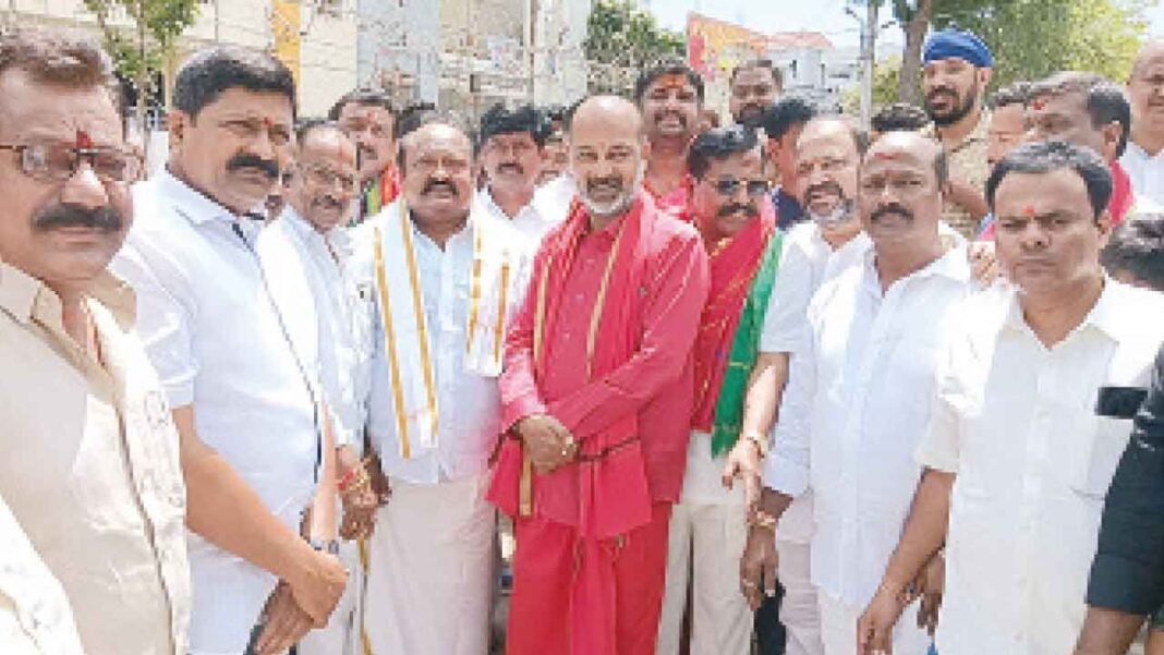 మున్నూరు కాపస్ అన్ని రంగాలలో పురోగతి సాధించాలి: బండి
– PARAHUSHAR NEWS