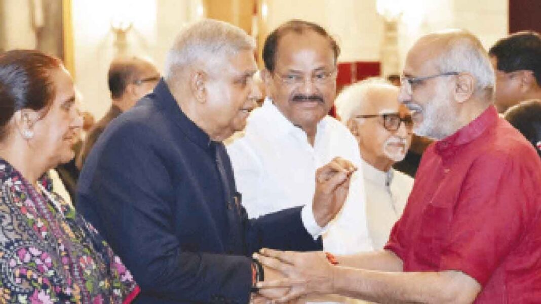 రాధకృష్ణన్ 15 వ విపిగా ప్రమాణం చేస్తాడు
– PARAHUSHAR NEWS