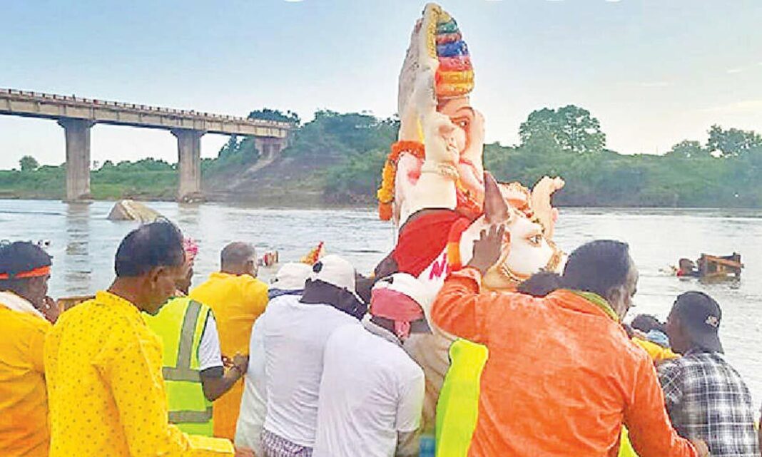 వారంగల్ లోని అన్ని దేవాలయాలు అభివృద్ధి చేయబడతాయి: కొండా సురేఖా
– PARAHUSHAR NEWS