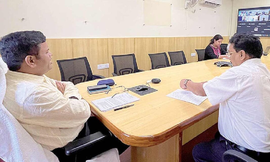 8 జిల్లాల్లో మూడు రోజుల పాటు పాఠశాలలు బంద్‌
