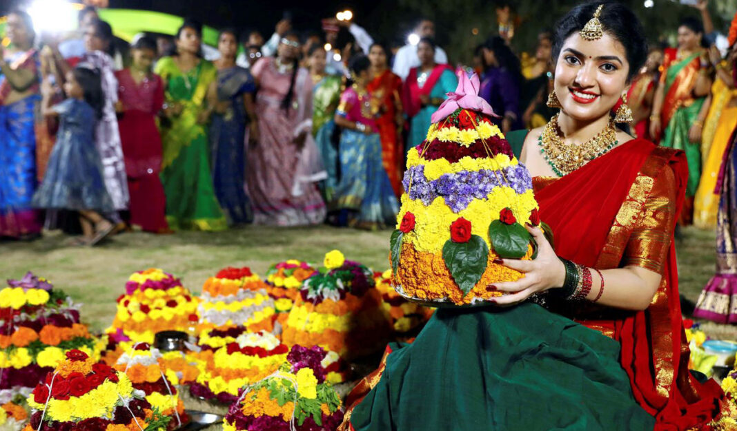 తెలంగాణ విజయ దాసమిని భక్తి మరియు గొప్పగా జరుపుకుంటుంది
– PARAHUSHAR NEWS
