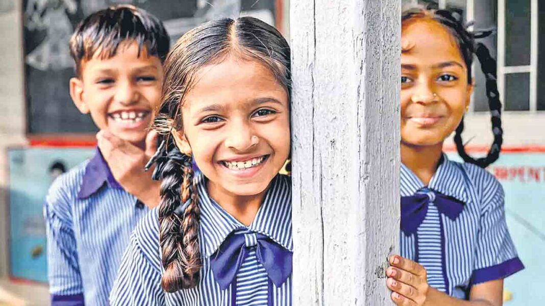 అమ్మాయి సర్కారు బడికి.. అబ్బాయి ప్రైవేటుకు!