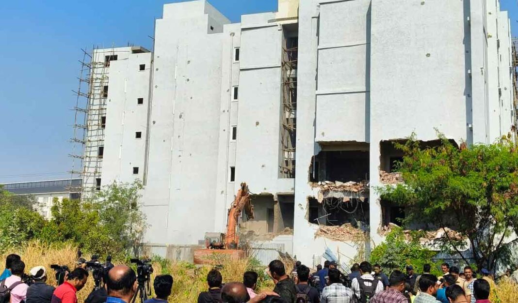 తెలంగాణలో కాంగ్రెస్ 'బుల్‌డోజర్‌ రాజ్‌'ను ఎమ్మెల్సీ దాసోజు శ్రవణ్‌ ఖండించారు
