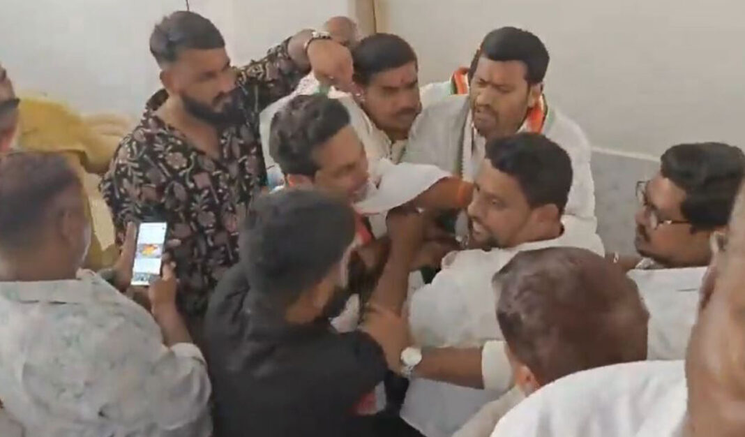 జూబ్లీహిల్స్ ఉప ఎన్నిక: ప్రచారం సందర్భంగా రహ్మత్నగర్లో కాంగ్రెస్ వర్గాల మధ్య ఘర్షణ చోటుచేసుకుంది
– PARAHUSHAR NEWS