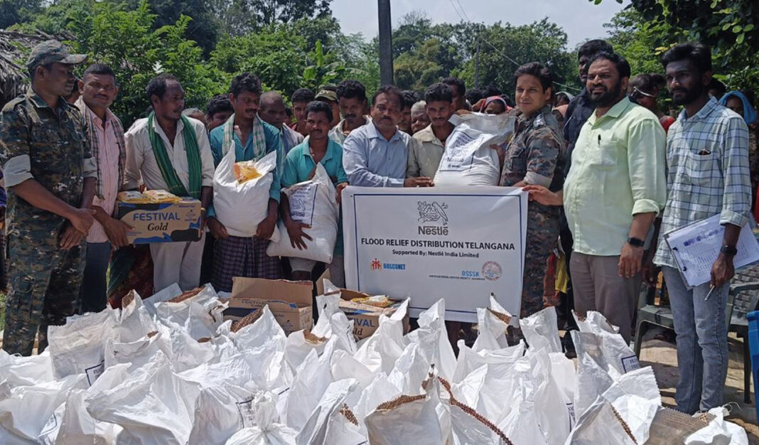 కోథగుడెమ్: చెర్లాలోని వరద-హిట్ గిరిజన గ్రామాలకు పోలీసులు, సిఆర్‌పిఎఫ్ ఉపశమనం పొందుతుంది

