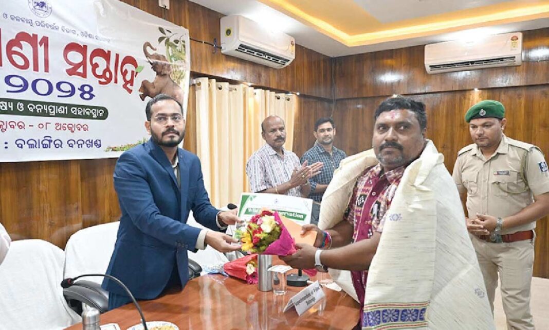 అభయ్ వైల్డ్ లైఫ్ ప్రొటెక్షన్ అవార్డును పొందుతాడు
– PARAHUSHAR NEWS