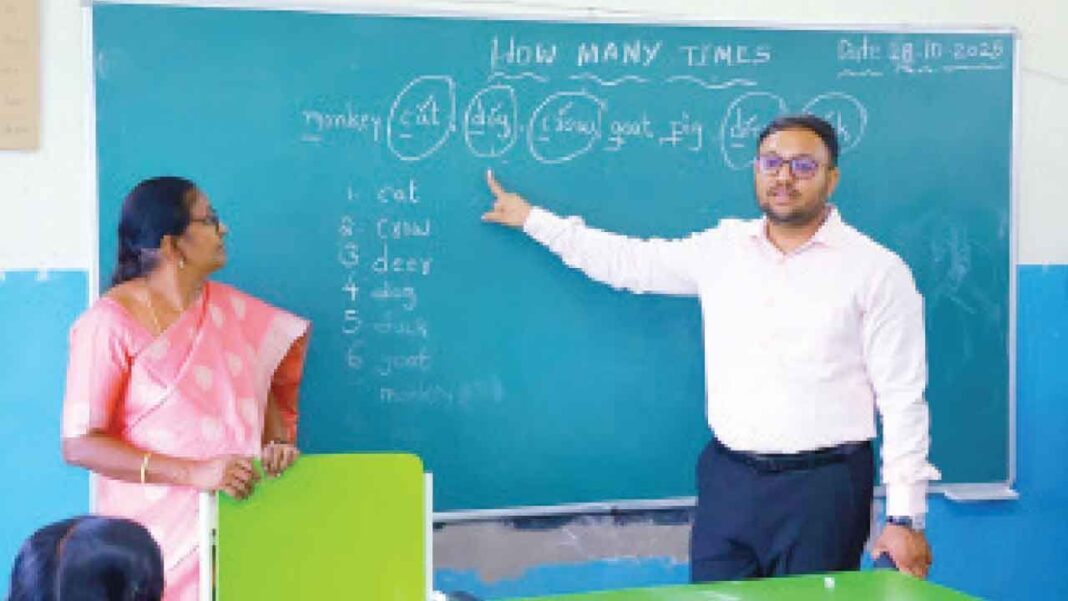 ఉపాధ్యాయుడిగా మారిన సూర్యాపేట కలెక్టర్
– PARAHUSHAR NEWS