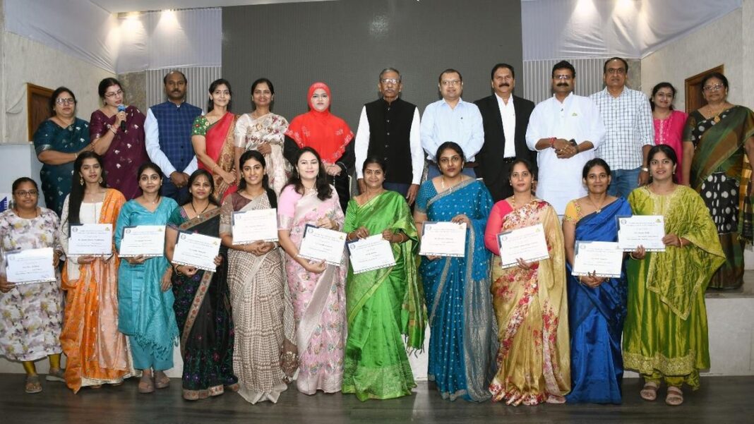 ఏపీ ఛాంబర్స్ మహిళా పారిశ్రామికవేత్తల విభాగం ఆఫీస్ బేరర్లు బాధ్యతలు స్వీకరించారు
– PARAHUSHAR NEWS