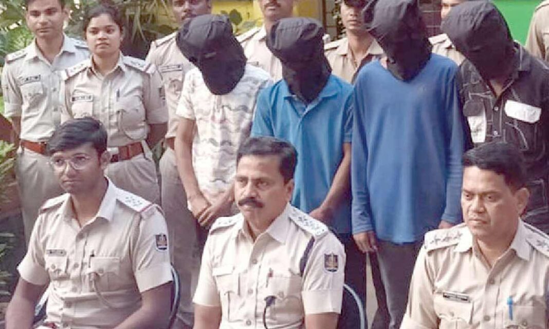 నలుగురు దొంగలను అరెస్టు చేశారు
– PARAHUSHAR NEWS