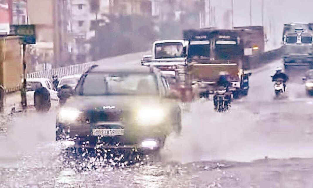 అనేక జిల్లాల్లో భారీ వర్షం, పొడిగా ఉండటానికి హైదరాబాద్
– PARAHUSHAR NEWS