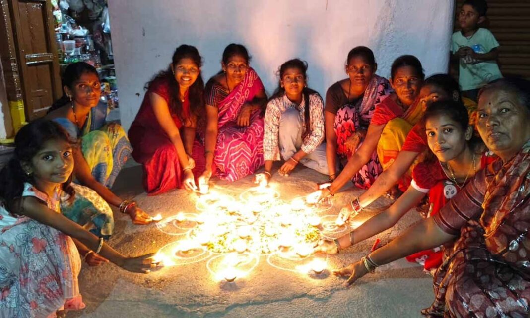 పెద్ద రాజమూర్ గ్రామంలో ఘనంగా దీపావళి వేడుకలు
– PARAHUSHAR NEWS