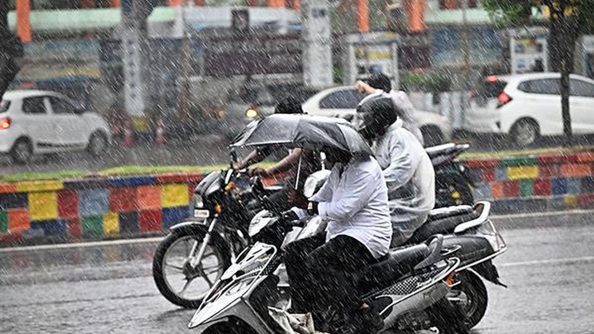 ‘మొంత’ తుఫాను సహాయక చర్యలను పర్యవేక్షించేందుకు ఆంధ్రప్రదేశ్ ప్రత్యేక అధికారులను నియమించింది
– PARAHUSHAR NEWS