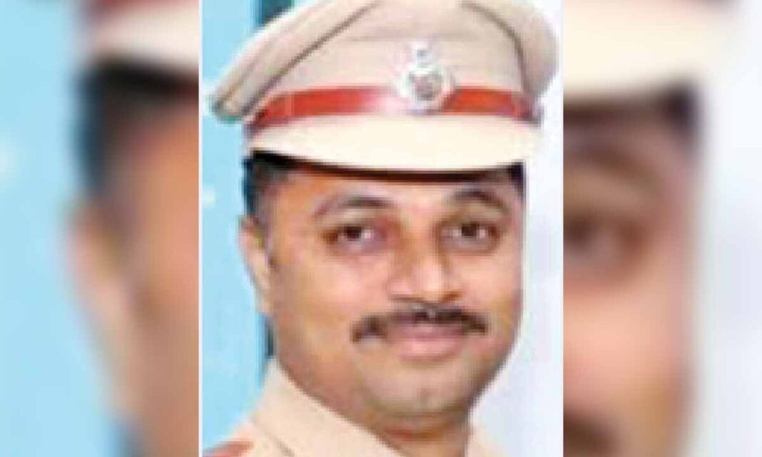 సెల్ఫ్‌ డిఫెన్స్‌లో 'మొబైల్‌ స్నాచర్‌'పై డీసీపీ కాల్పులు
