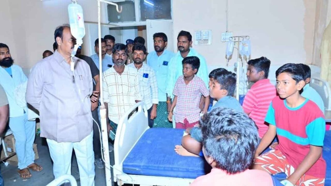 50 మంది విద్యార్థులు అనారోగ్యం పాలయ్యారు, చికిత్స తర్వాత అందరూ సురక్షితంగా ఉన్నారు
