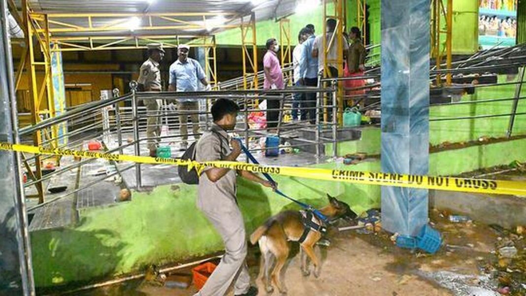 9 మంది మృతి తర్వాత కాశీబుగ్గ ఆలయంలోకి పోలీసులు నిషేధం విధించారు
– PARAHUSHAR NEWS