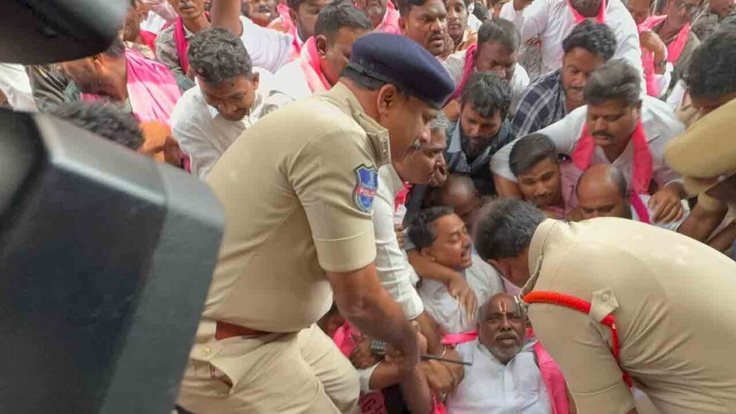 BRS leaders besieged the house of MP Nagesh.. Tension in Adilabad-Namasthe Telangana
– PARAHUSHAR NEWS