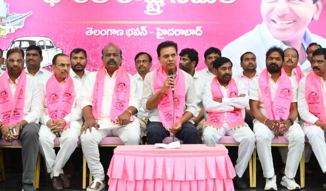 ప్రజల కోసం బీఆర్‌ఎస్‌ పోరాటం కొనసాగిస్తుందని కేటీఆర్‌ అన్నారు

