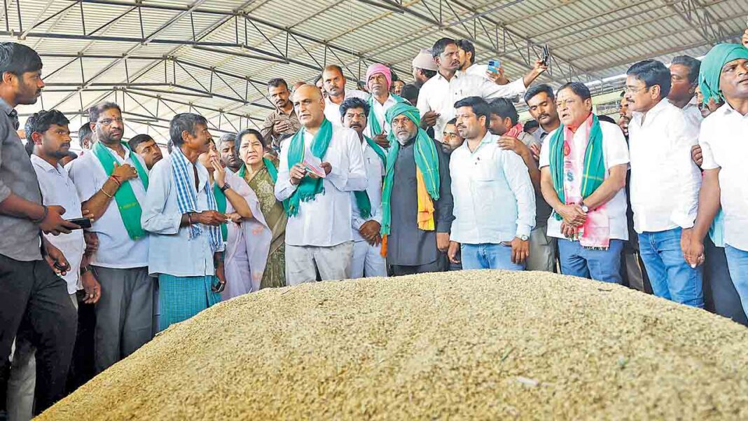 Leave the Jubilee Hills Palace and come to the crop fields.. The hardships of rice donors will be known Revanth: Harish Rao-Namasthe Telangana
– PARAHUSHAR NEWS