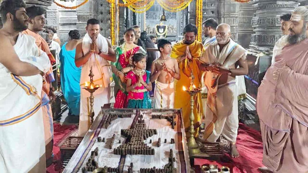 ‘Mahalingarchana’-Namasthe Telangana at the thousand-pillar Rudreshwara temple
– PARAHUSHAR NEWS